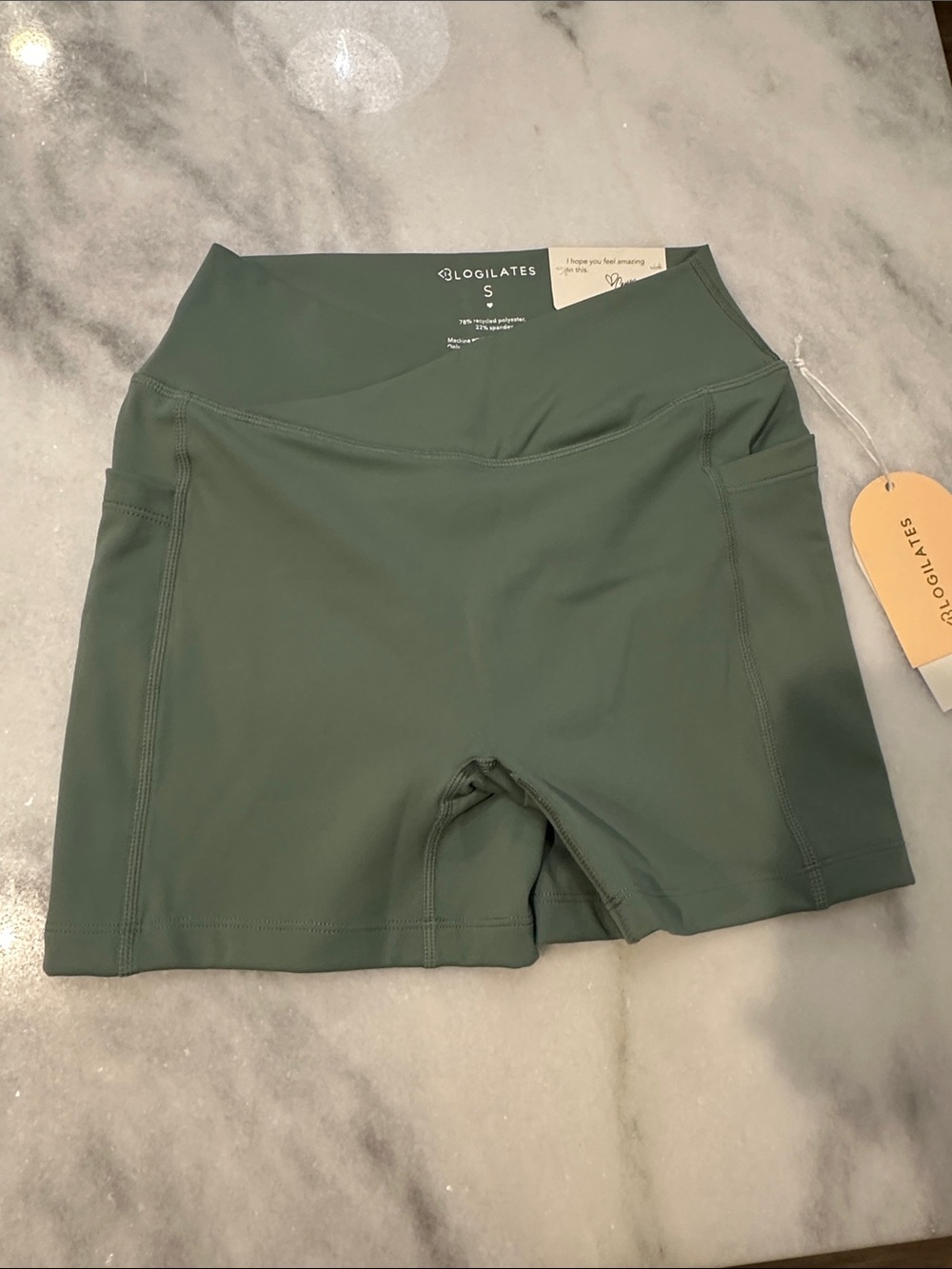 NWT Blogilates Crisscross Scrunch Bike Shorts Hedge Green Small